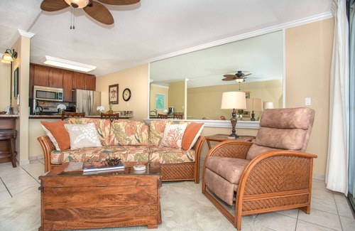 Historic Kailua Village Condo | Newly Renovated Ocean View Condo π³ Stunning Views From The Lanai! π
Kona Reef E-22