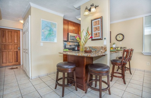 Historic Kailua Village Condo | Newly Renovated Ocean View Condo π³ Stunning Views From The Lanai! π
Kona Reef E-22