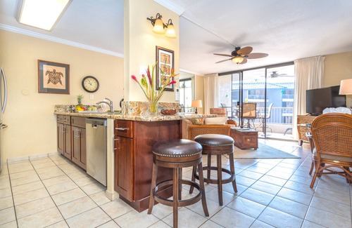 Historic Kailua Village Condo | Newly Renovated Ocean View Condo π³ Stunning Views From The Lanai! π
Kona Reef E-22