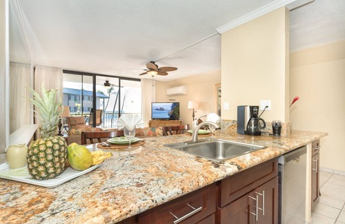 Historic Kailua Village Condo | Newly Renovated Ocean View Condo π³ Stunning Views From The Lanai! π
Kona Reef E-22