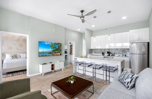 Waikiki Condo | Newly Renovated Ocean & Diamond Head Views Condo with Parking