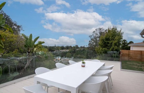 College West House | Newly Renovated, Peaceful, and Modern Sanctuary near downtown San Diego!