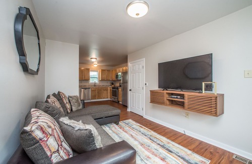 Carnegie House | ⭐️Newly Renovated Perfect 4 Business and Leisure $5 Express to Steeler Game