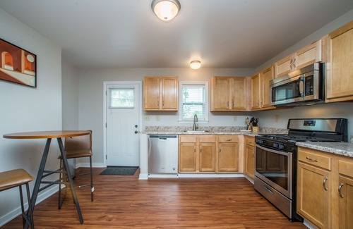 Carnegie House | ⭐️Newly Renovated Perfect 4 Business and Leisure $5 Express to Steeler Game