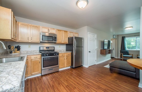 Carnegie House | ⭐️Newly Renovated Perfect 4 Business and Leisure $5 Express to Steeler Game