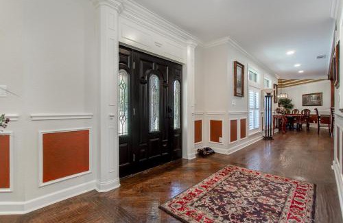 Weston House | Newly Renovated Private Ranch Get-A-Way