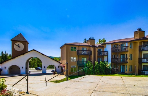 Ludlow Condo | Newly renovated ski-in/out slope side condo