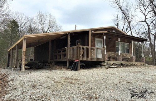 Deepwater Cabin | Newly Renovated Super Clean Cabin on Truman Lake Warsaw, Clinton, Bucksaw.