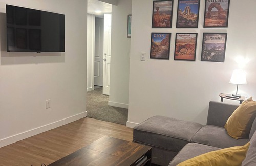 Glendale House | Newly Renovated Split-Level Lower Unit 2-bedroom house in Salt Lake, With WiFi