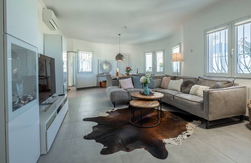 Pedreguer House | Newly Renovated Villa with private heated Pool