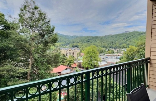 Gatlinburg Condo | Newly Updated Beautiful Condo & BEST kept secret - Steps Away from "The Strip"!