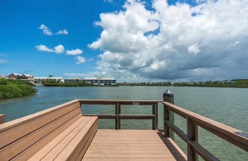Indian Shores Condo | Newly Updated - Cool Beach Vibe
