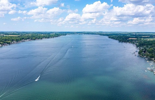South Lima House | Newly updated cottage 🏡100 steps away from lake & dock access!! ☀️⛵️