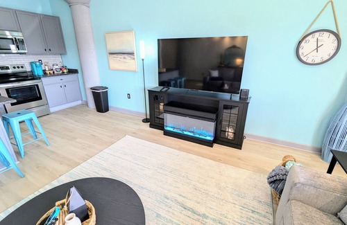 Sandusky Condo | NEWLY UPDATED LIFE ON THE BAY-GET-AWAY SLEEPS 4