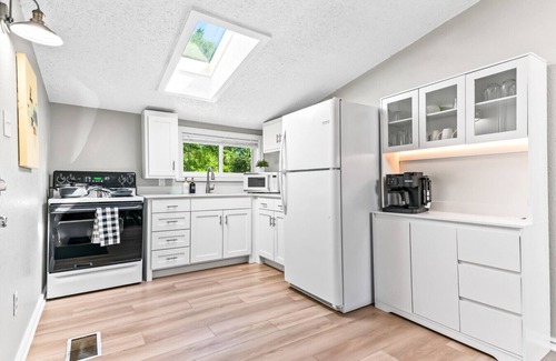 Irving Apartment | Newly Updated, Mins to DFW | TMA