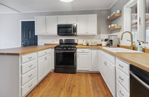 Three Oaks House | Newly updated wooded retreat near Three Oaks and Union Pier