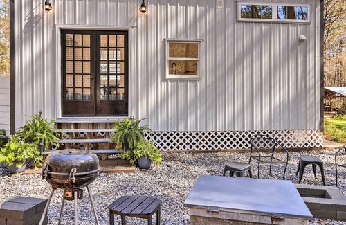 Newnan House | Newnan Tiny Home w/ Fire Pit & Charcoal Grill
