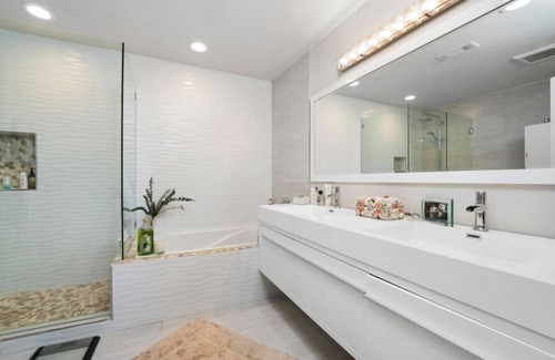 Santa Ana Heights House | Newport Beach Contemporary/Beach/Golf/Pickleball