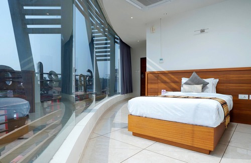 Azhinjilam Hotel | Nexstay Rivermouth International