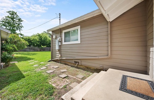 Westcliff House | Next to TCU! Spacious 3 bedroom 2 Baths. Updated.