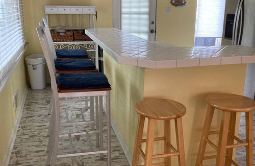 Ottawa Beach Cottage | Next To The Holland State Park Beach AVAILABLE OFF SEASON !Thru April