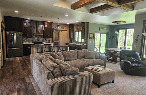 Abrams House | NFL Draft Country Hideaway 18 minutes from Lambeau field