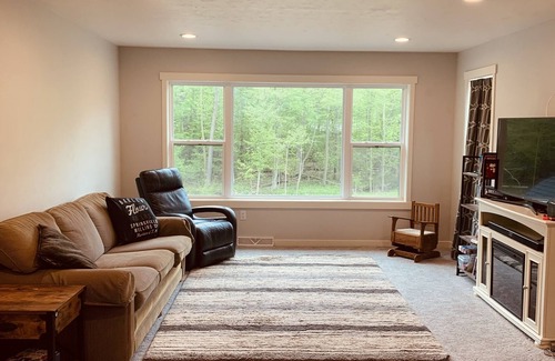 Oshkosh House | NFL Draft rental secluded country home 46 miles from away from Lambeau Field.