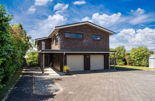 Taupo House | Ngaio Views - Lake Taupo Holiday Home