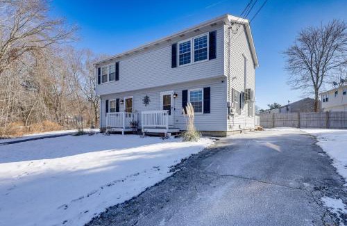 Niantic House | Niantic Duplex with Deck Less Than 1 Mi to Beach and Boardwalk