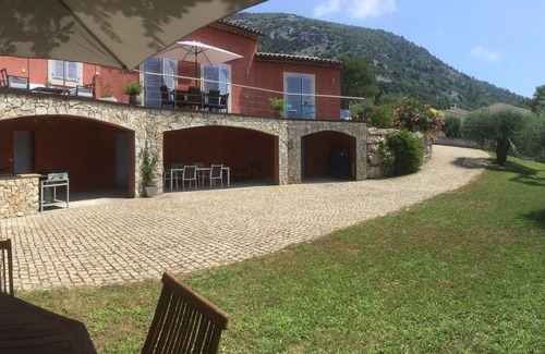 Tourrette-Levens Villa | Nice 10km Villa with Spa Pool