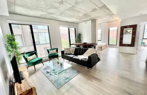Cite Multimedia Apartment | Nice 2-bedroom apt in Old Port, featuring stylish decor modern amenities and a fantastic location.
