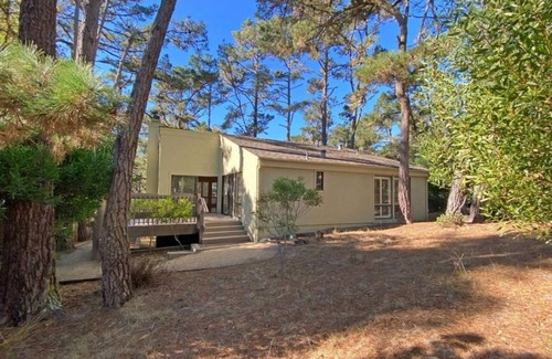 Del Monte Forest House | Nice 2-bedroom house in Del Monte Forest with WiFi access