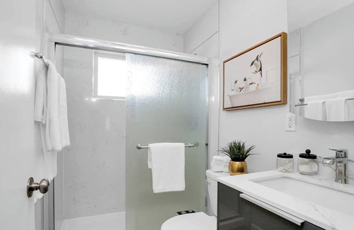 Del Monte Forest House | Nice 2-bedroom house in Del Monte Forest with WiFi access