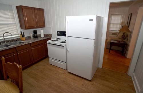 New Bern Cottage | Nice 2 BR Cottage Near Downtown WIFI and Kitchennn