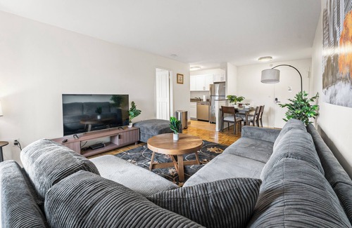 North Brookline Apartment | Nice 2bd/1.5ba Next to BU 4398