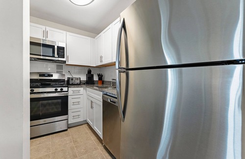 North Brookline Apartment | Nice 2bd/1.5ba Next to BU 4398