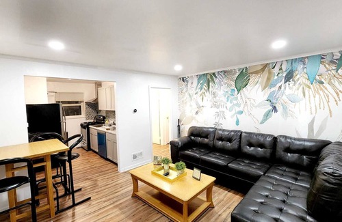 Waukegan House | Nice 2Bedroom Suite: Nearby Navy base, 6Flags