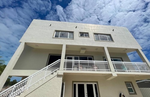 Twin Lakes House | Nice 3-bedroom house with AC in Key Largo