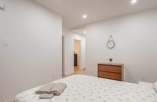 Villeray—Saint-Michel—Parc-Extension Apartment | Nice 5Bed Apt ~Steps Away From Saint-Michel Metro!