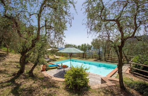 Lucca Villa | Nice apartment in villa with WIFI, pool, TV, patio, pets allowed and panoramic view, close to Lu.