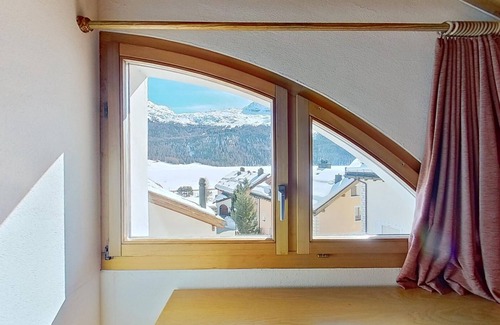 Silvaplana Apartment | Nice and quiet 4-room apartment spread over two floors, under the roof, with vie