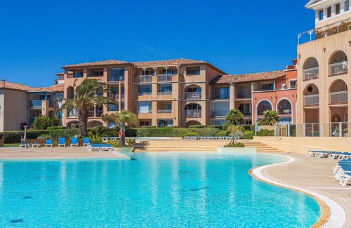 Six-Fours-les-Plages Apartment | Nice apartment for 5 guests with WIFI, pool, TV and terrace