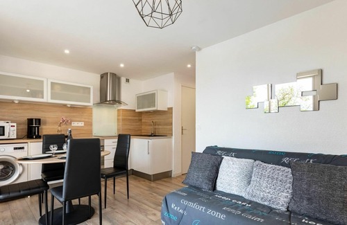 Les Hauts de Canet Apartment | Nice apartment for 4 guests with pool, WIFI, A/C, TV, terrace and pets allowed