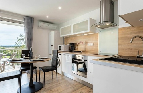 Les Hauts de Canet Apartment | Nice apartment for 4 guests with pool, WIFI, A/C, TV, terrace and pets allowed