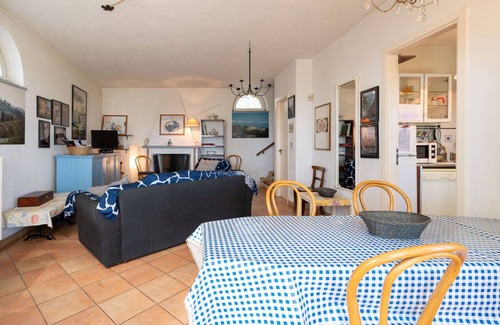 San Damiano dʼAsti Villa | Nice apartment in villa for 6 guests with WIFI, pool, TV, patio and pets allowed
