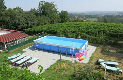 San Damiano dʼAsti Villa | Nice apartment in villa for 6 guests with WIFI, pool, TV, patio and pets allowed