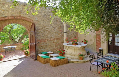 Santo Villa | Nice apartment in villa for 4 guests with pool, A/C, patio, pets allowed and panoramic view