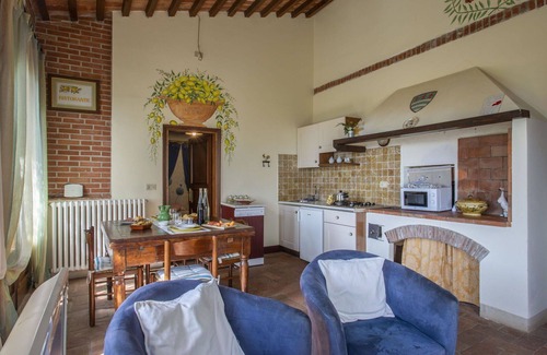 Pieve a Nievole Apartment | Nice apartment for 4 guests with hot tub, WIFI, pool, TV, patio and pets allowed