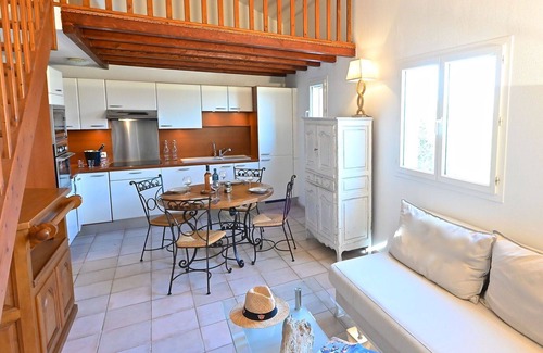La Rouviere Apartment | Nice apartment for 4 guests with WIFI, A/C, pool, TV and patio