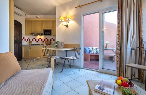 Canneddi Apartment | Nice apartment for 4 people with WIFI, pool, A/C, TV, terrace and pets allowed